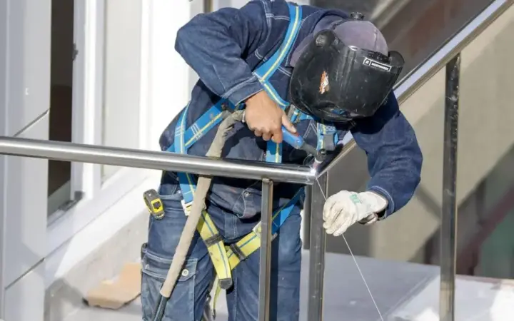 Welder in Mérida for gates, roofs, and repairs